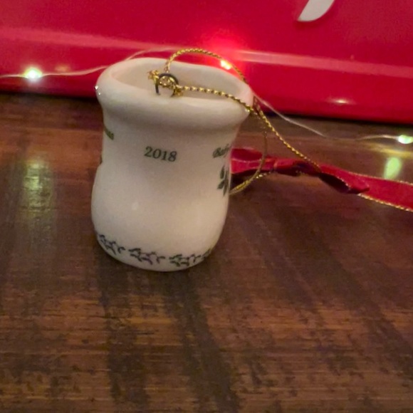 Spode Christmas Tree 2018 baby boot ornament - Picture 11 of 11